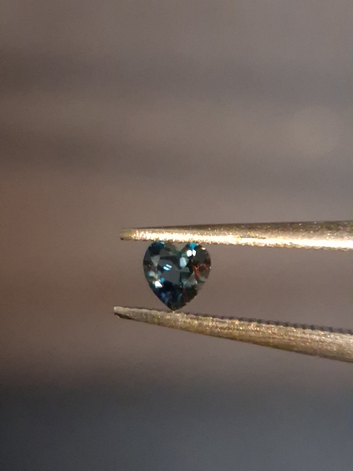 Natural London Blue Topaz - 0.125 ct - heart - irradiated - high quality