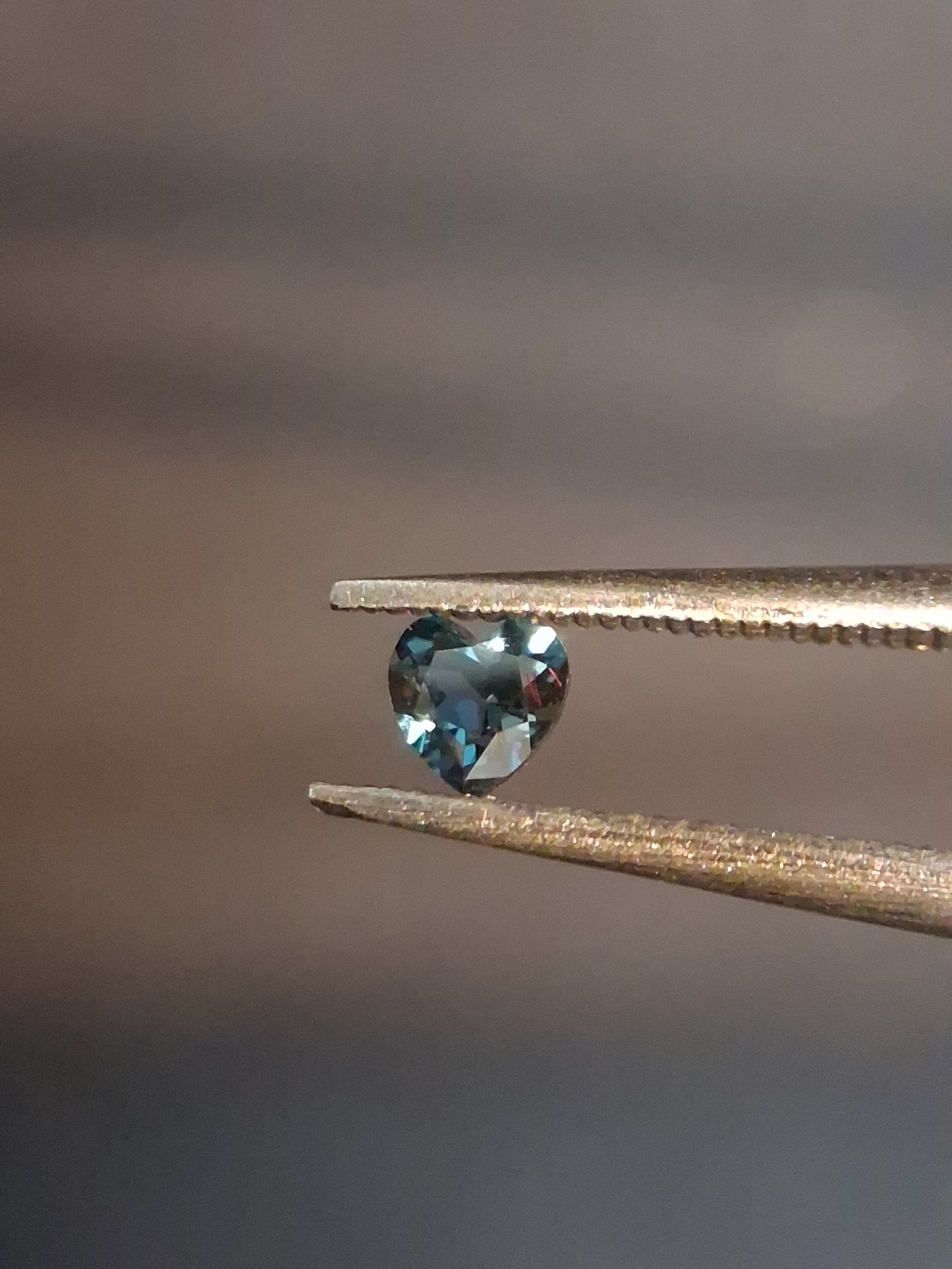 Natural London Blue Topaz - 0.125 ct - heart - irradiated - high quality