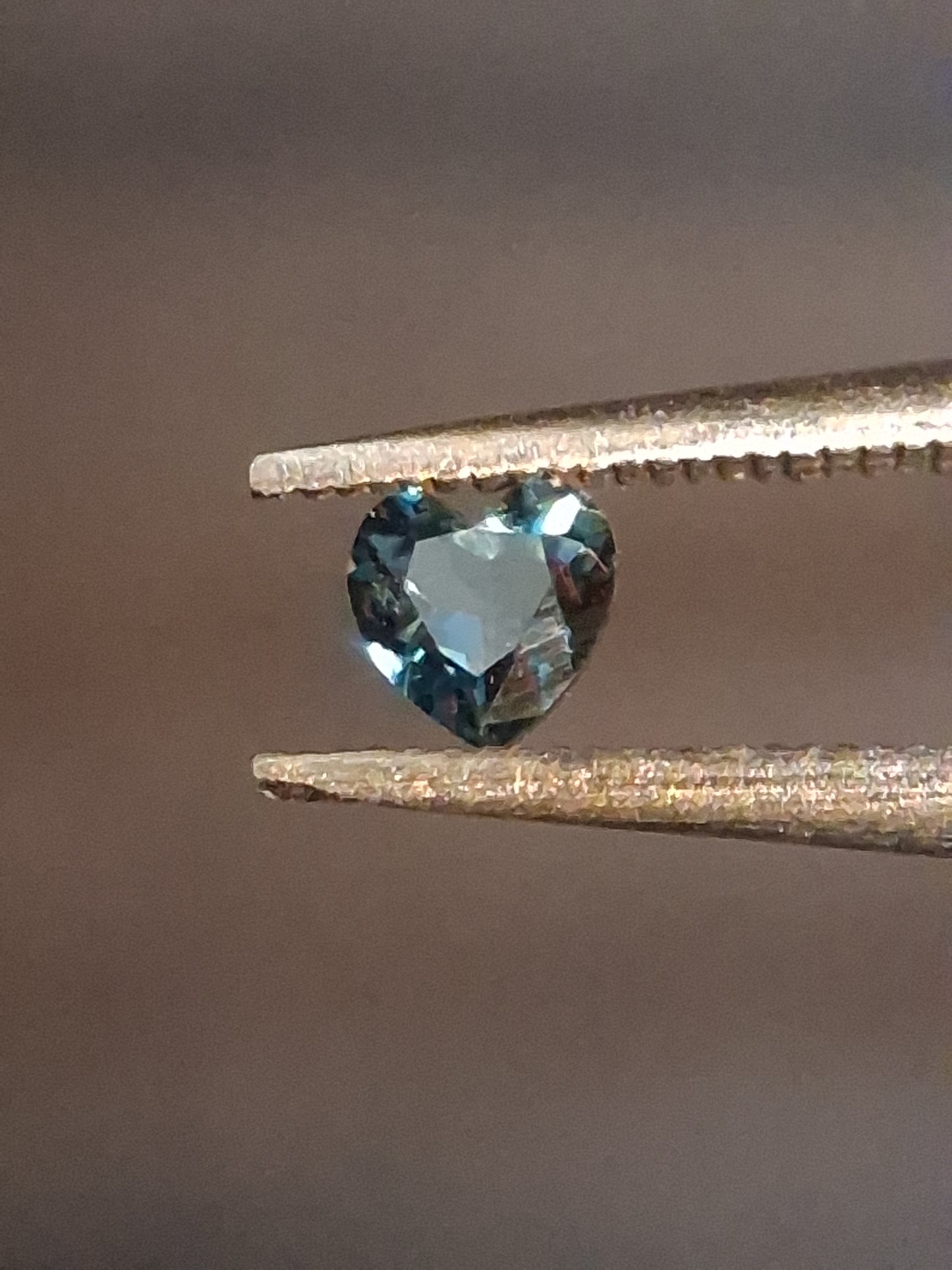 Natural London Blue Topaz - 0.125 ct - heart - irradiated - high quality