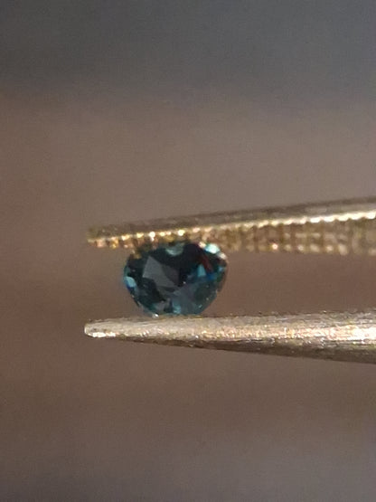 Natural London Blue Topaz - 0.125 ct - heart - irradiated - high quality