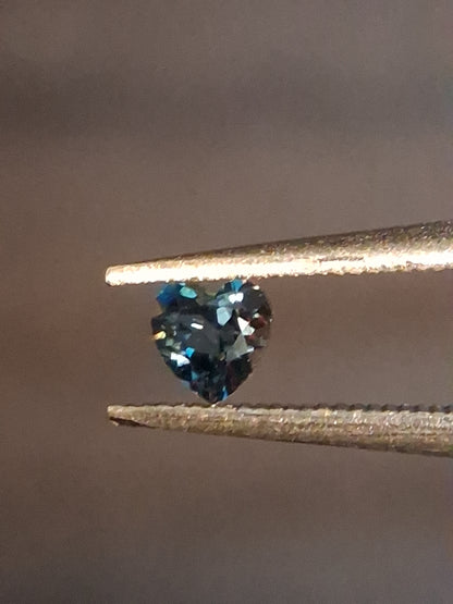 Natural London Blue Topaz - 0.125 ct - heart - irradiated - high quality