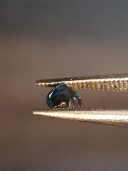 Natural London Blue Topaz - 0.125 ct - heart - irradiated - high quality