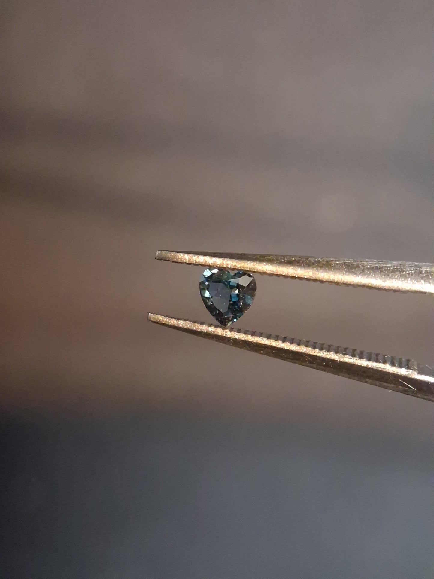 Natural London Blue Topaz - 0.125 ct - heart - high end jewelry quality