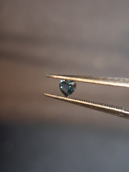 Natural London Blue Topaz - 0.125 ct - heart - high end jewelry quality