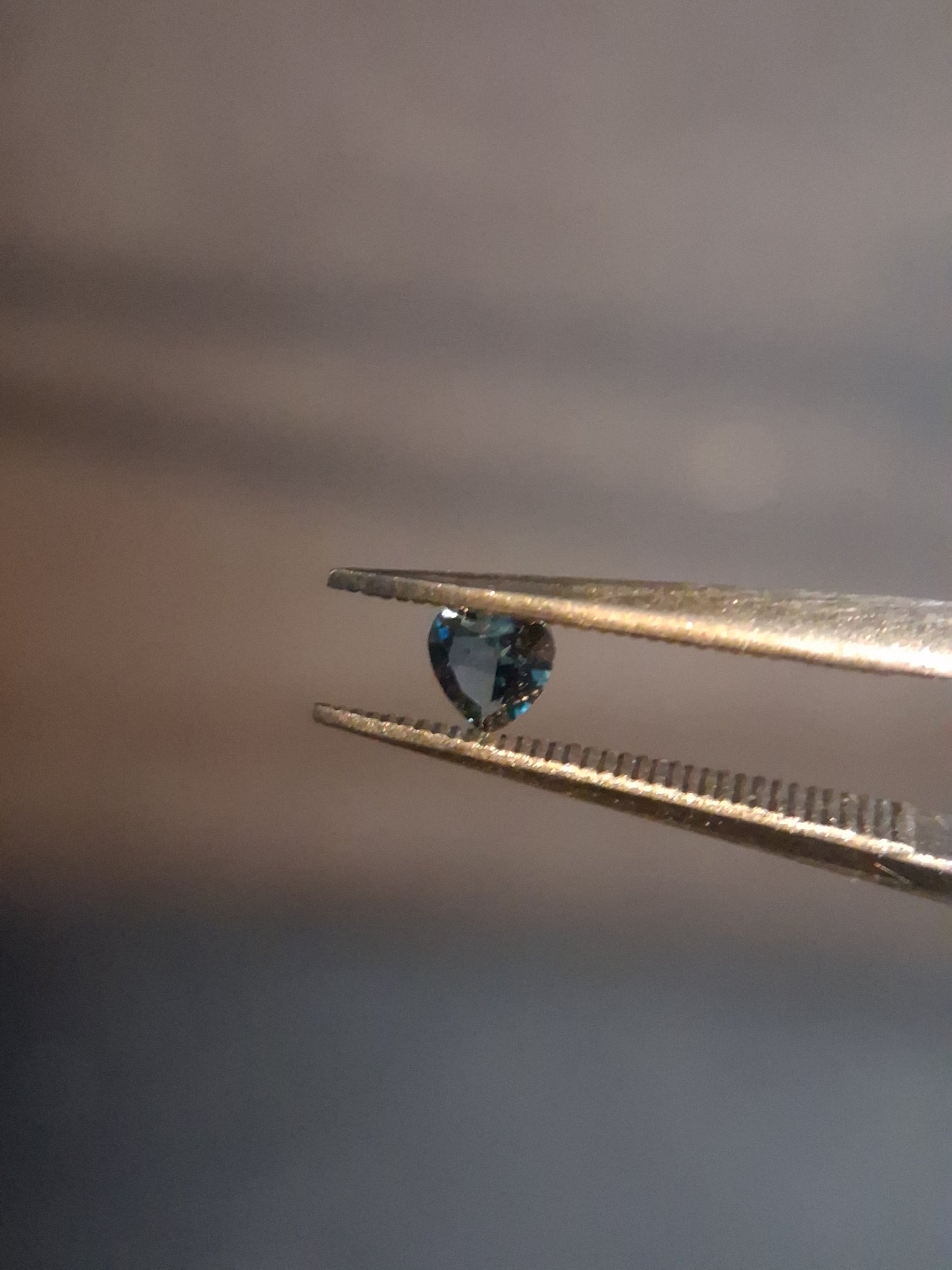 Natural London Blue Topaz - 0.125 ct - heart - high end jewelry quality