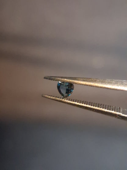 Natural London Blue Topaz - 0.125 ct - heart - high end jewelry quality