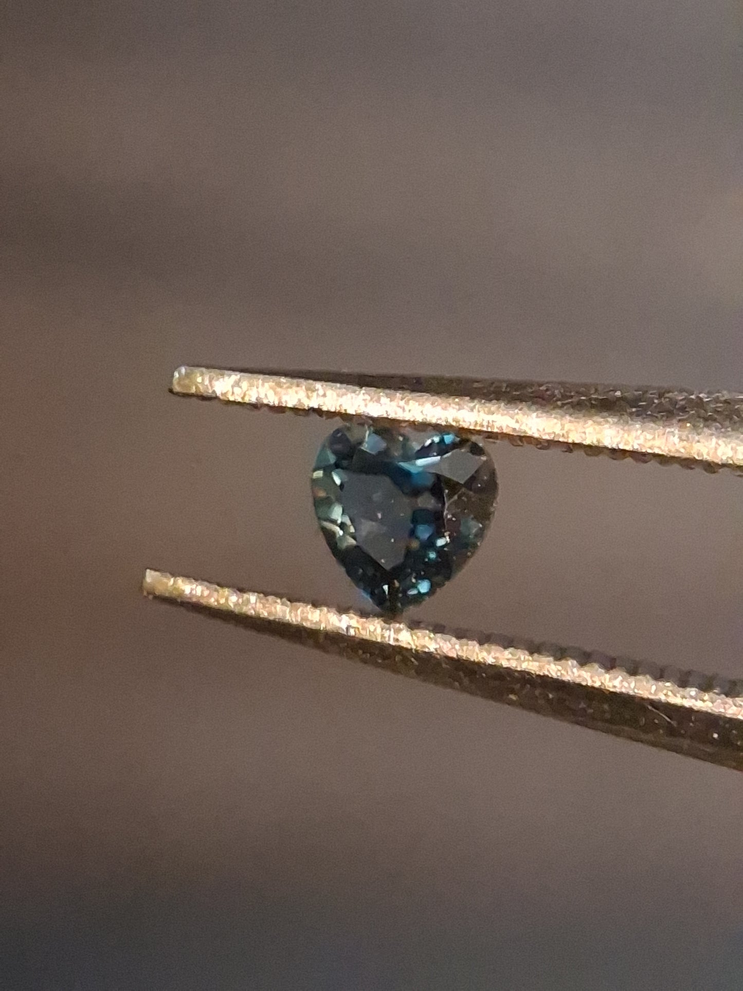 Natural London Blue Topaz - 0.125 ct - heart - high end jewelry quality