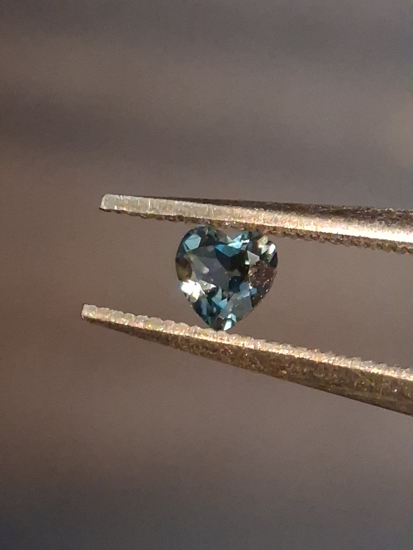 Natural London Blue Topaz - 0.125 ct - heart - high end jewelry quality