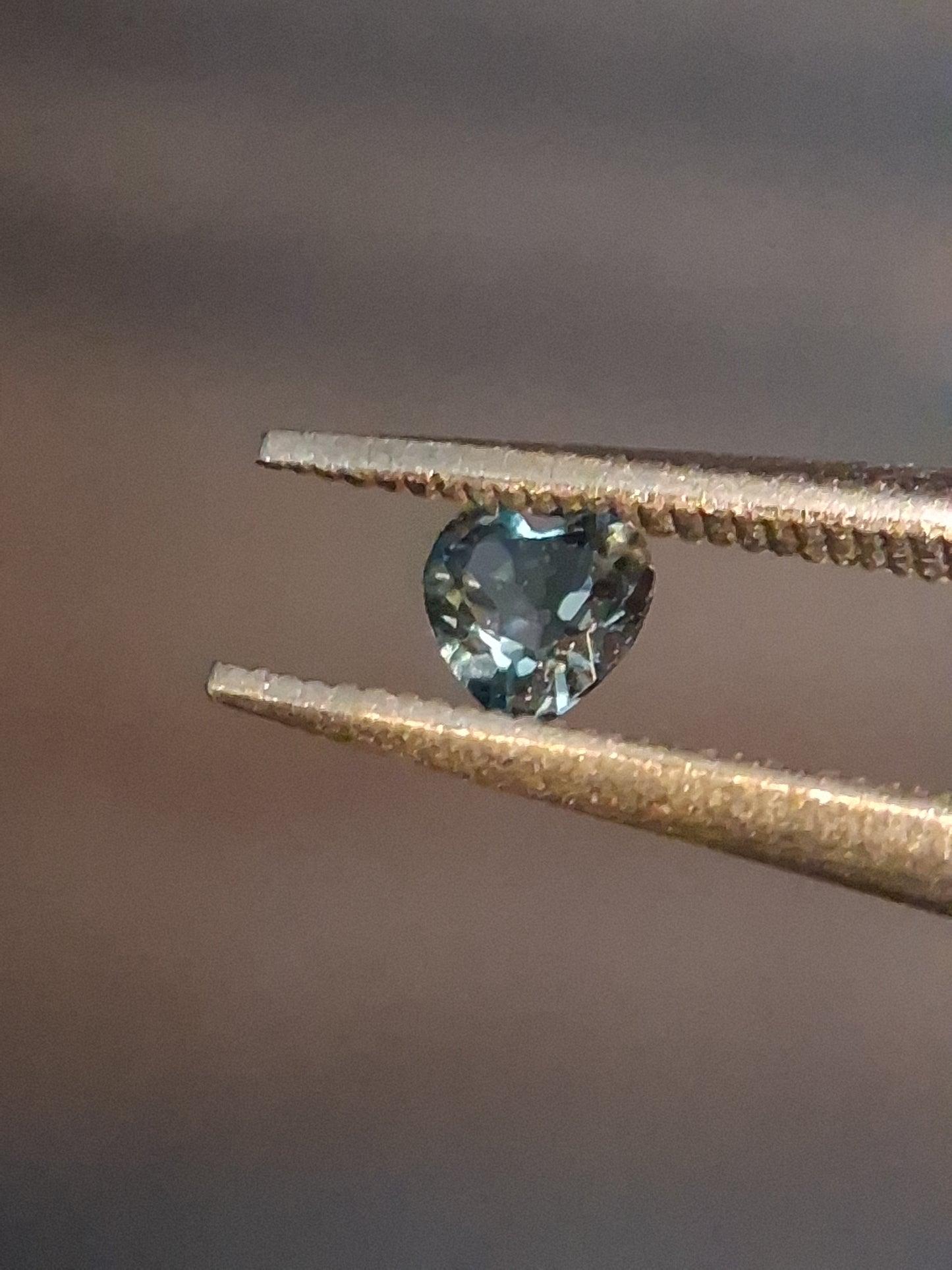 Natural London Blue Topaz - 0.125 ct - heart - high end jewelry quality