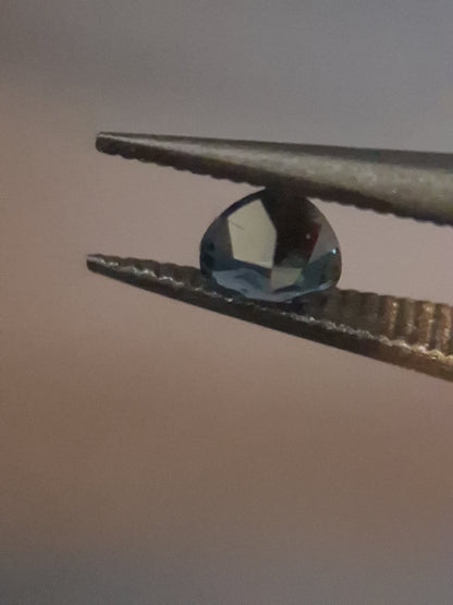 Natural London Blue Topaz - 0.125 ct - heart - high end jewelry quality