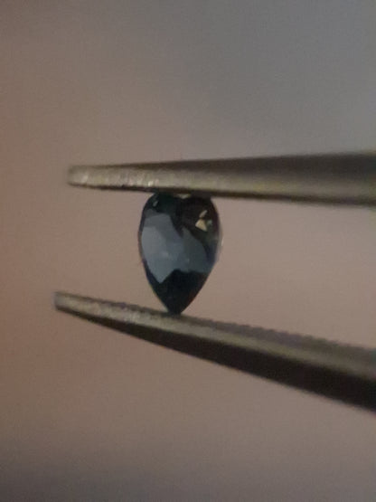 Natural London Blue Topaz - 0.125 ct - heart - high end jewelry quality