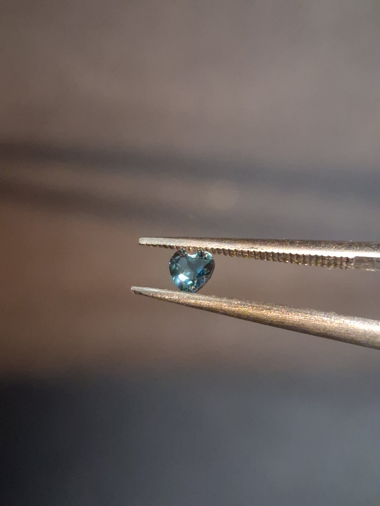 Natural London Blue Topaz - 0.125 ct - heart - high end jewelry quality - excellent