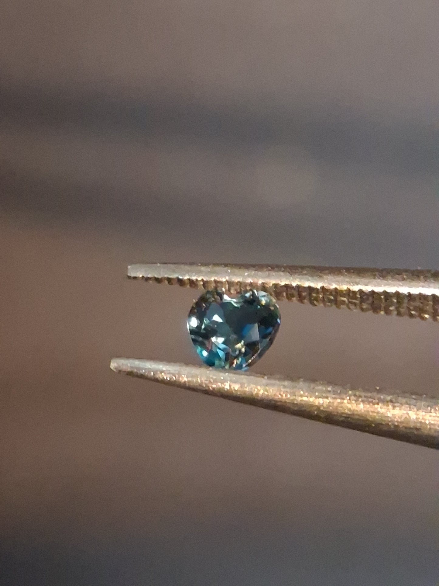 Natural London Blue Topaz - 0.125 ct - heart - high end jewelry quality - excellent