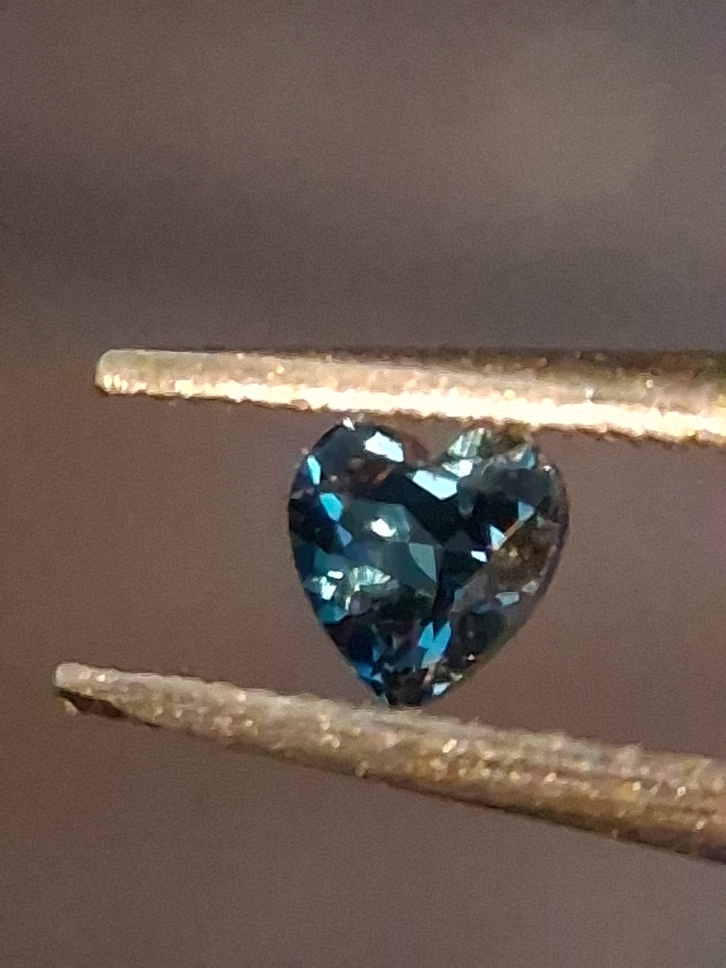 Natural London Blue Topaz - 0.125 ct - heart - high end jewelry quality - excellent