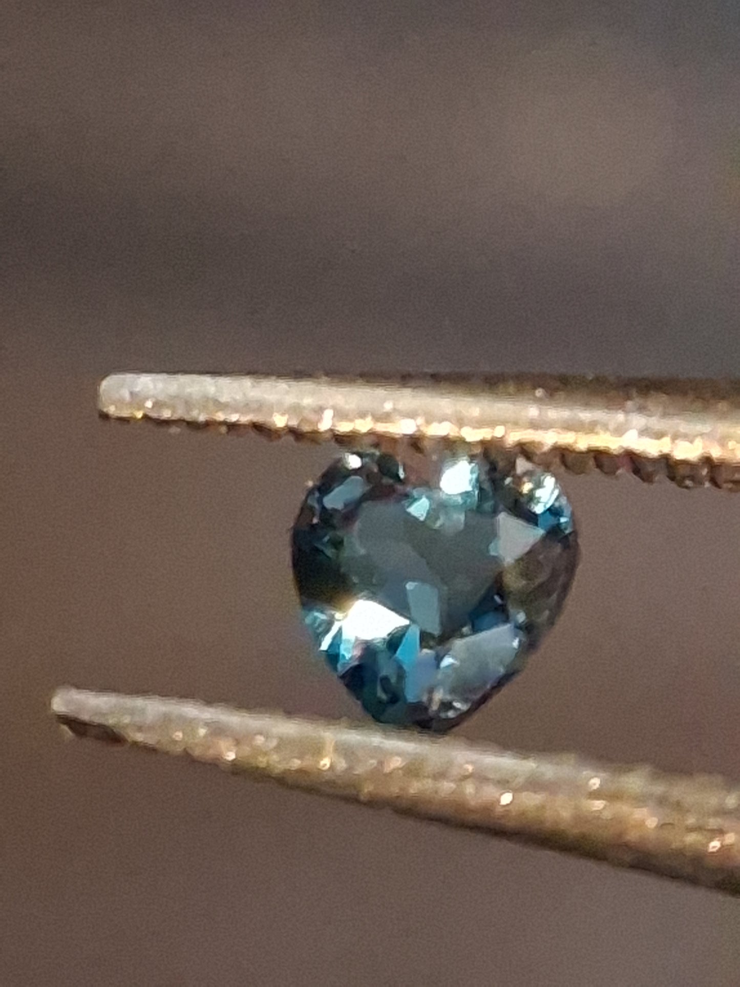 Natural London Blue Topaz - 0.125 ct - heart - high end jewelry quality - excellent
