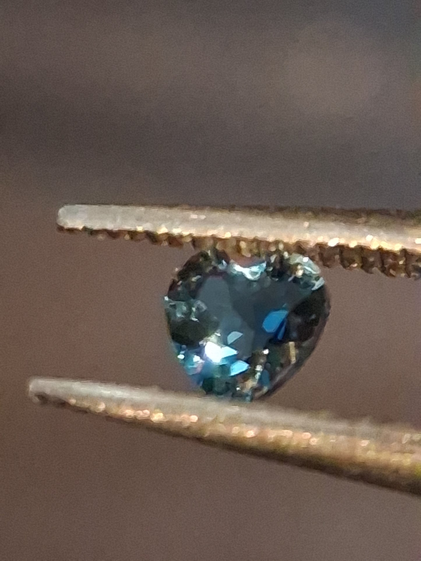 Natural London Blue Topaz - 0.125 ct - heart - high end jewelry quality - excellent