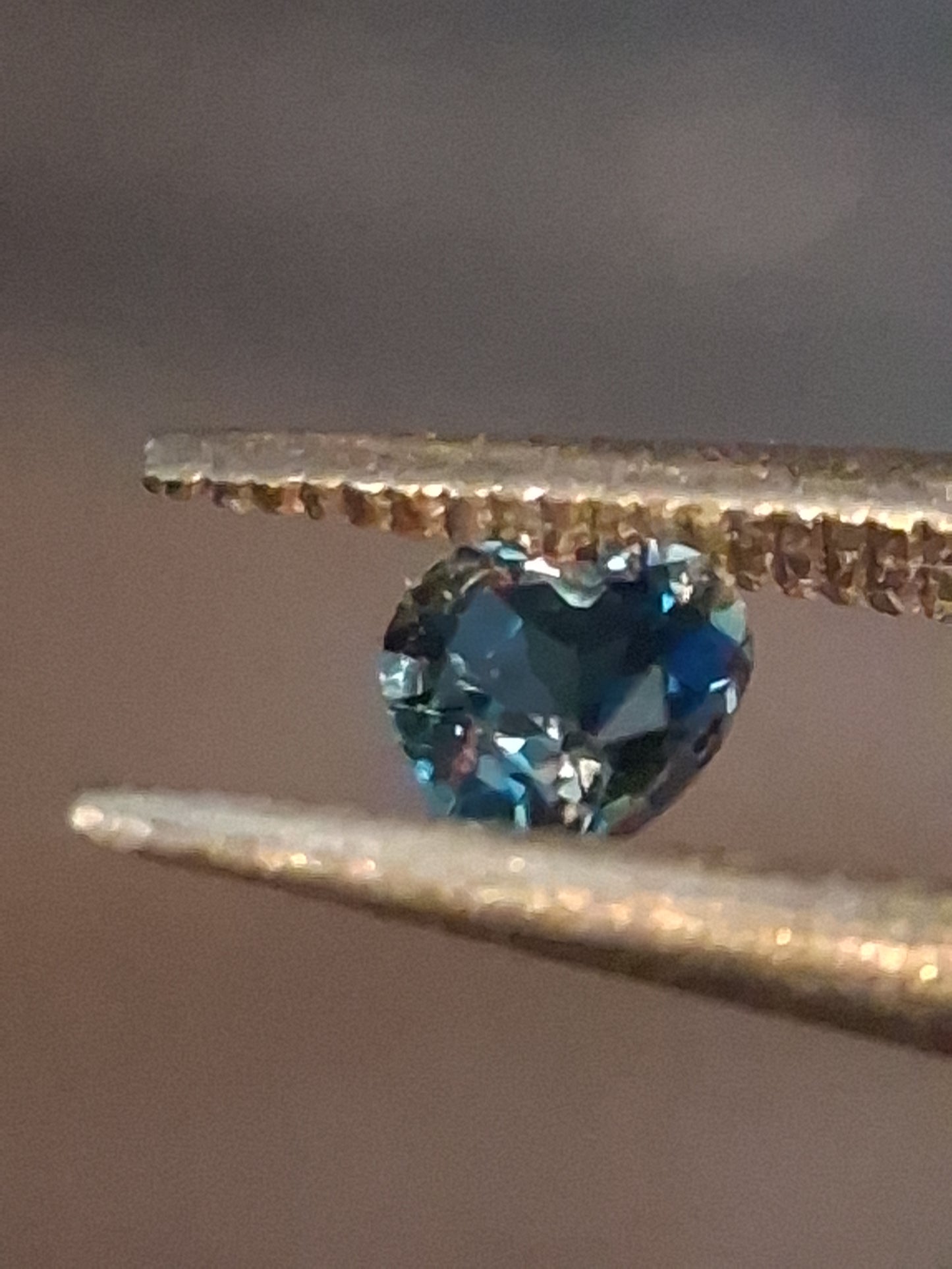 Natural London Blue Topaz - 0.125 ct - heart - high end jewelry quality - excellent