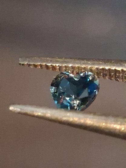 Natural London Blue Topaz - 0.125 ct - heart - high end jewelry quality - excellent