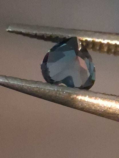 Natural London Blue Topaz - 0.125 ct - heart - high end jewelry quality - excellent