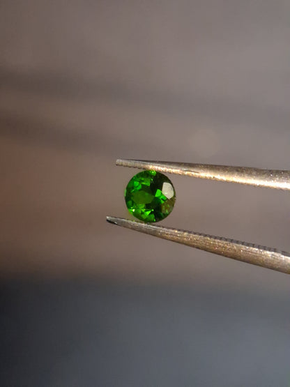 Natural Diopside - 0.265 ct - round - green - chromium diopside - Natural Gems Belgium