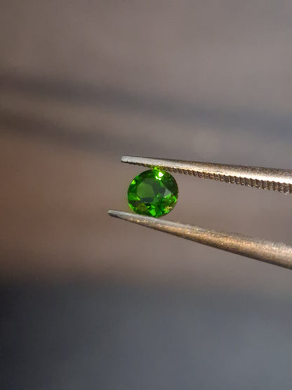 Natural Diopside - 0.265 ct - round - green - chromium diopside - Natural Gems Belgium