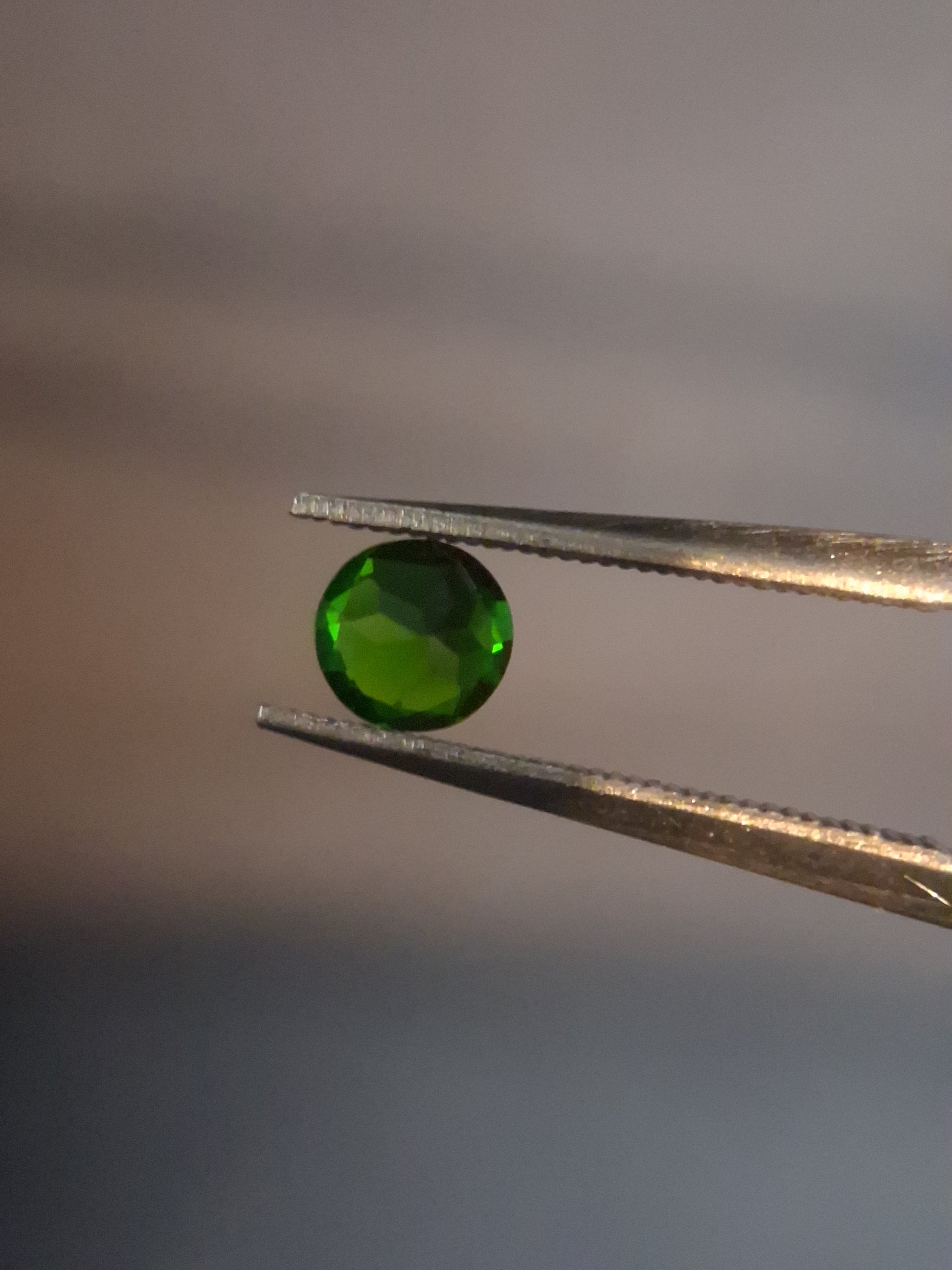 Natural Diopside - 0.265 ct - round - green - chromium diopside - Natural Gems Belgium