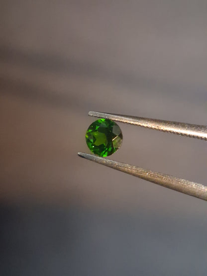 Natural Diopside - 0.310 ct - round - green - chromium diopside (siberian Emerald)