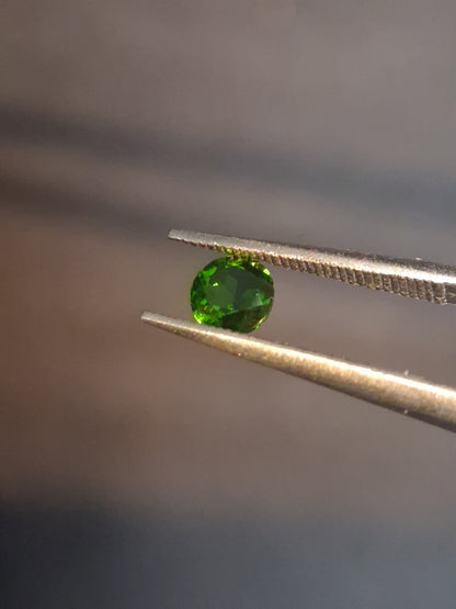 Natural Diopside - 0.274 ct - round - green - chromium diopside