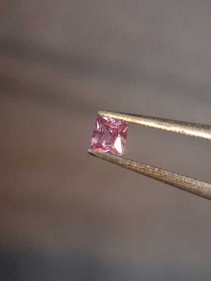 Natural Purple Sapphire - 0.185 ct - Square cut - unheated - Africa - Medium Purple