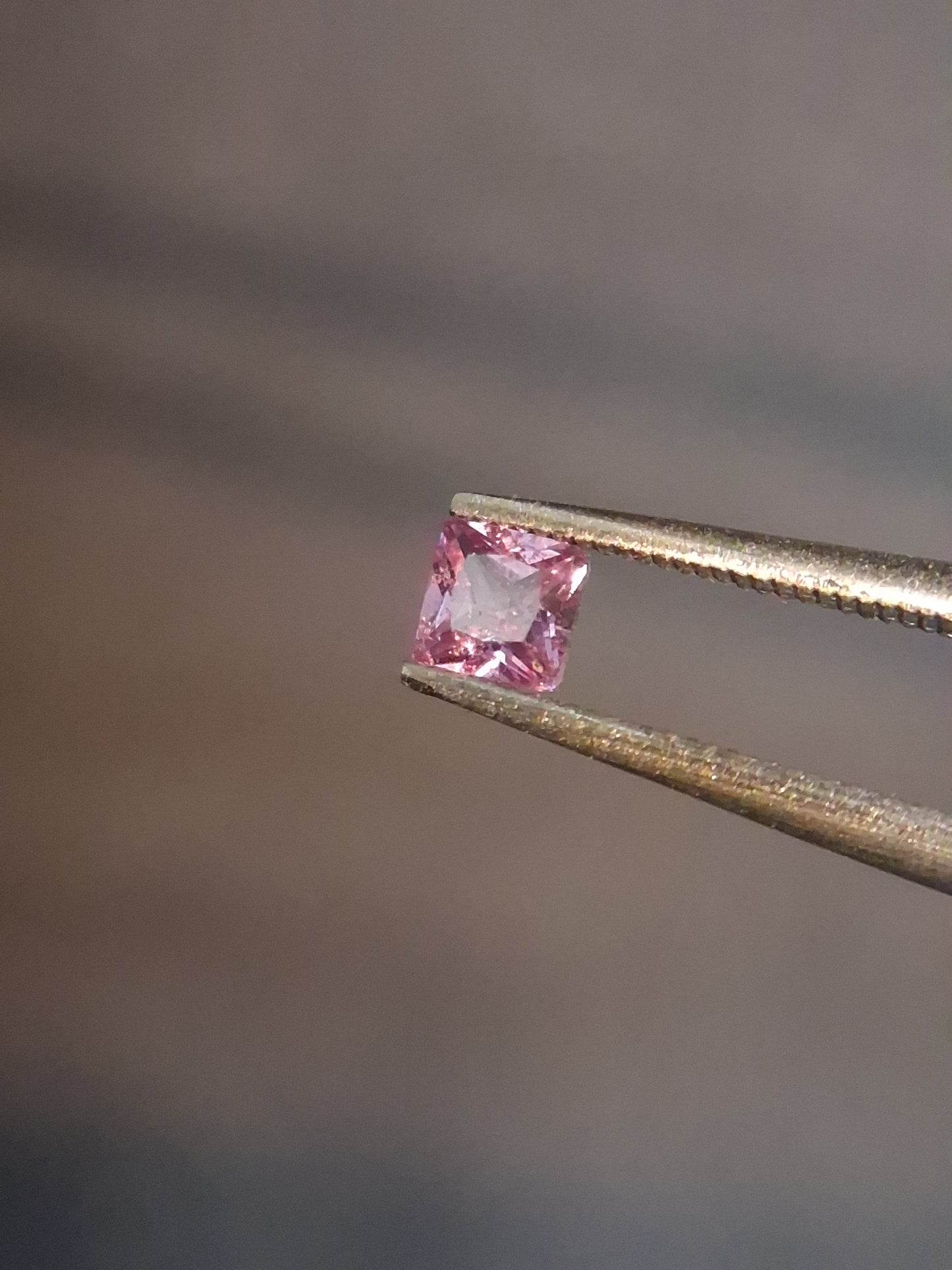 Natural Purple Sapphire - 0.185 ct - Square cut - unheated - Africa - Medium Purple