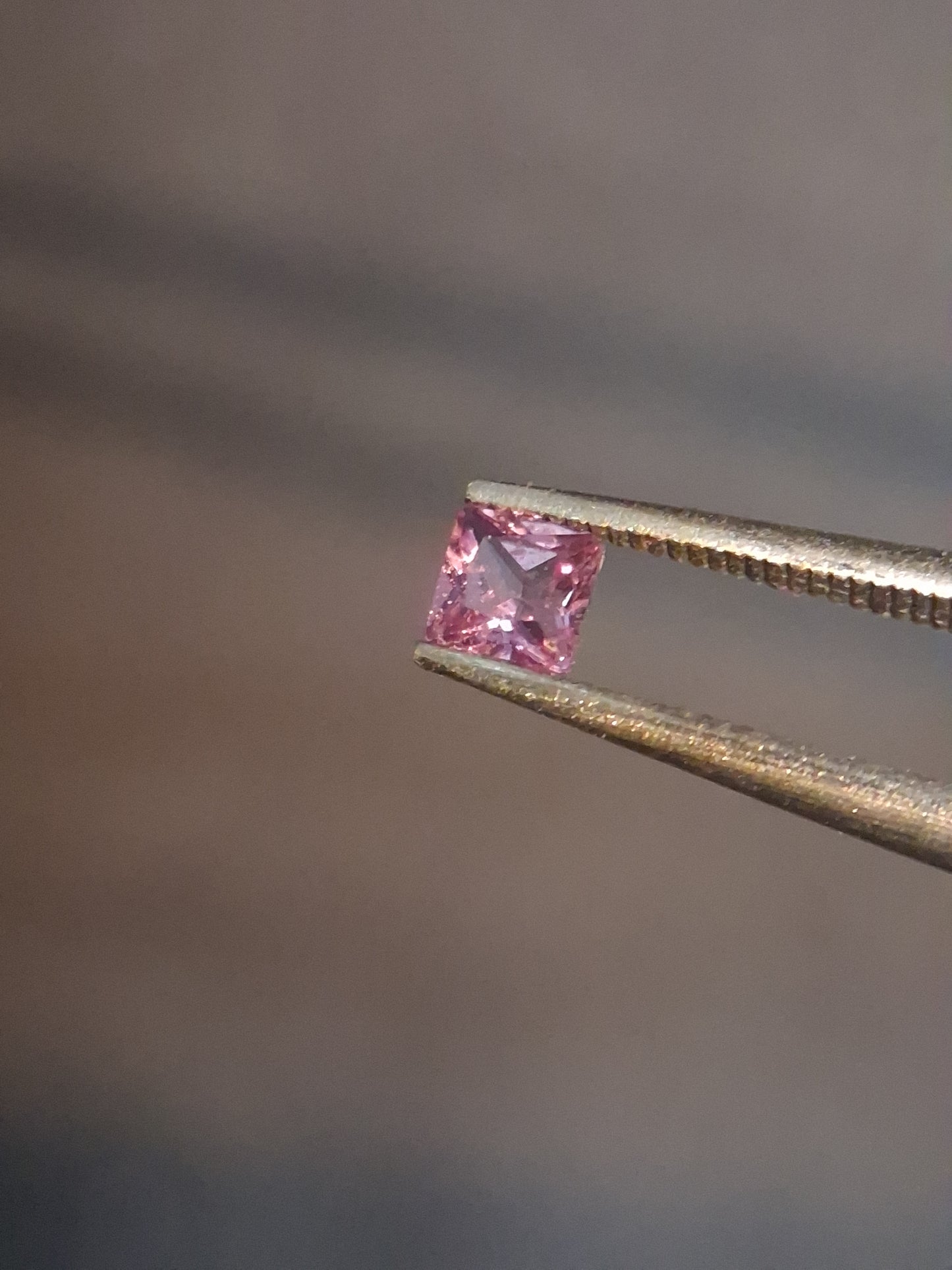 Natural Purple Sapphire - 0.185 ct - Square cut - unheated - Africa - Medium Purple