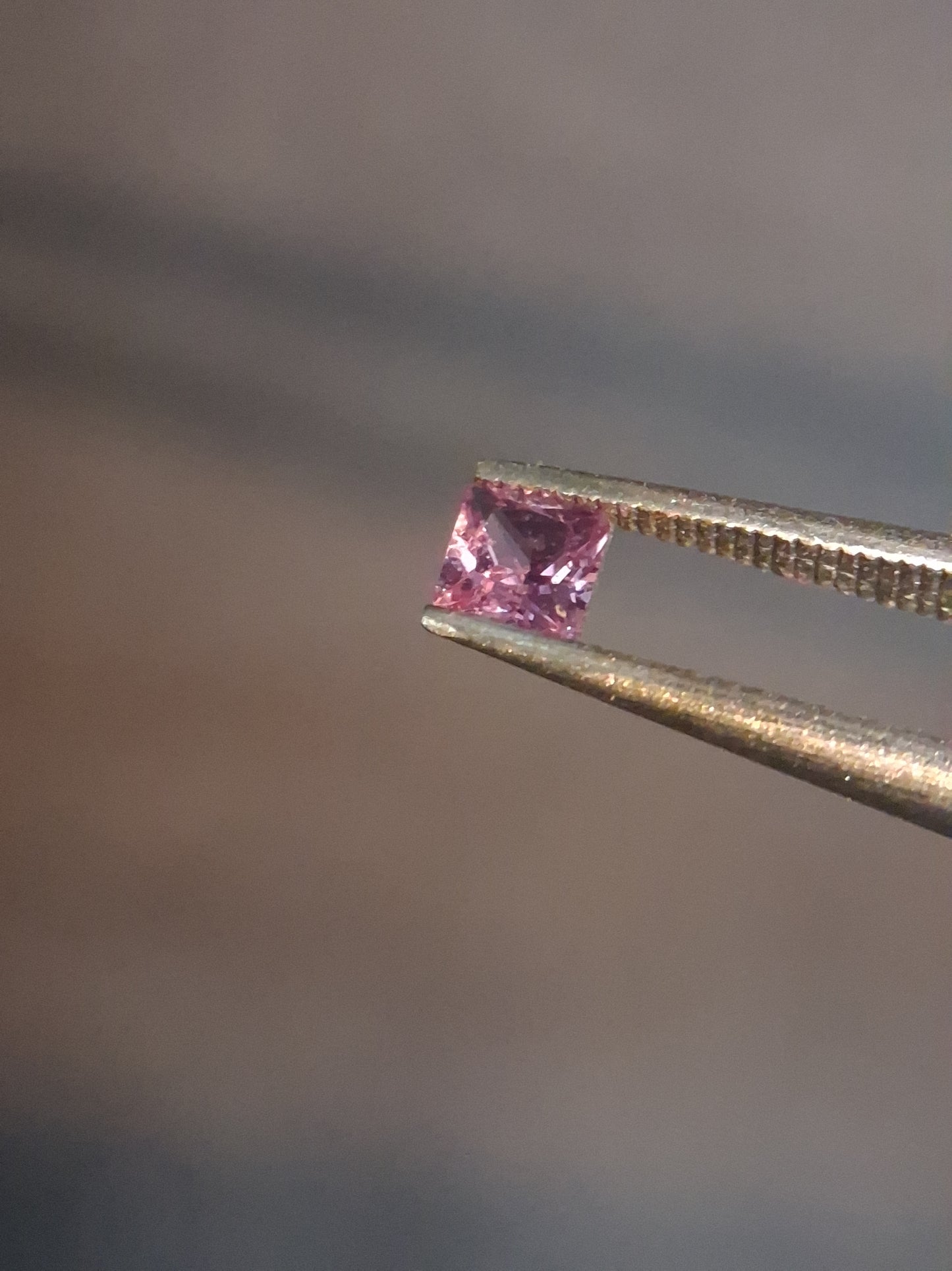 Natural Purple Sapphire - 0.185 ct - Square cut - unheated - Africa - Medium Purple