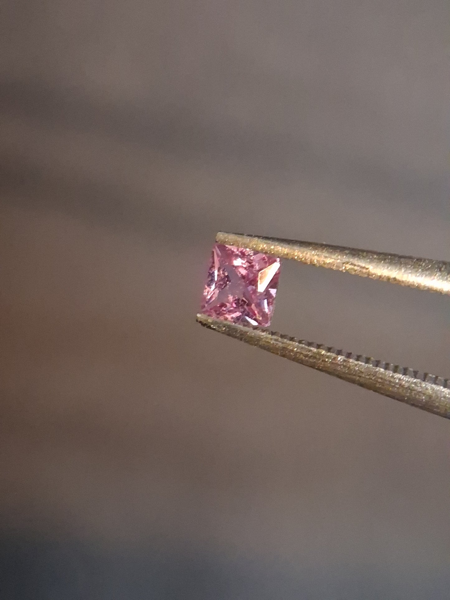 Natural Purple Sapphire - 0.185 ct - Square cut - unheated - Africa - Medium Purple