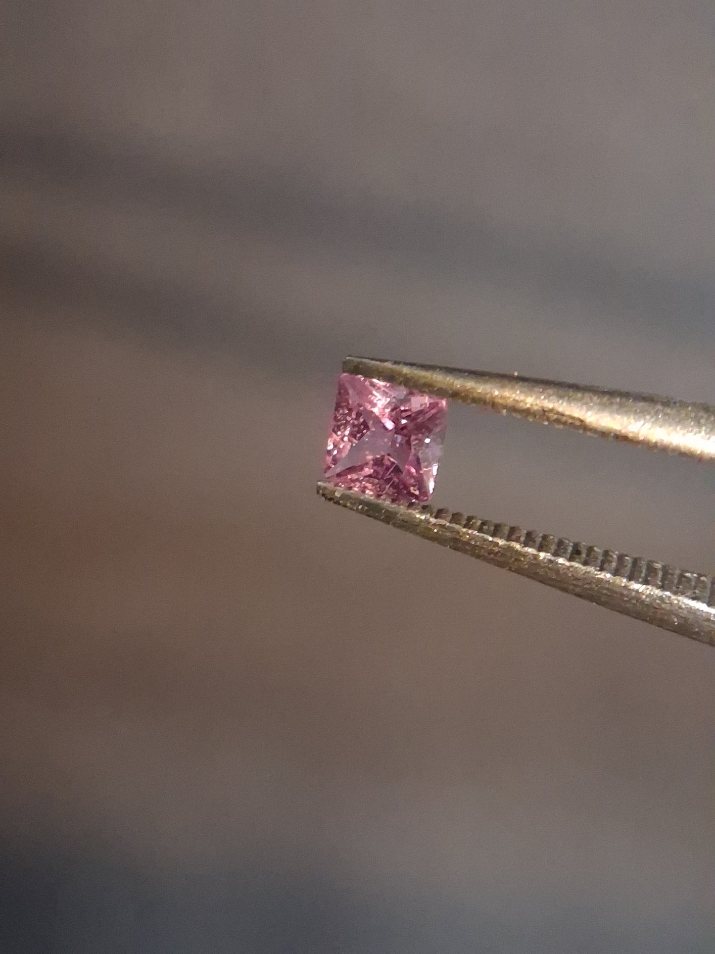 Natural Purple Sapphire - 0.185 ct - Square cut - unheated - Africa - Medium Purple