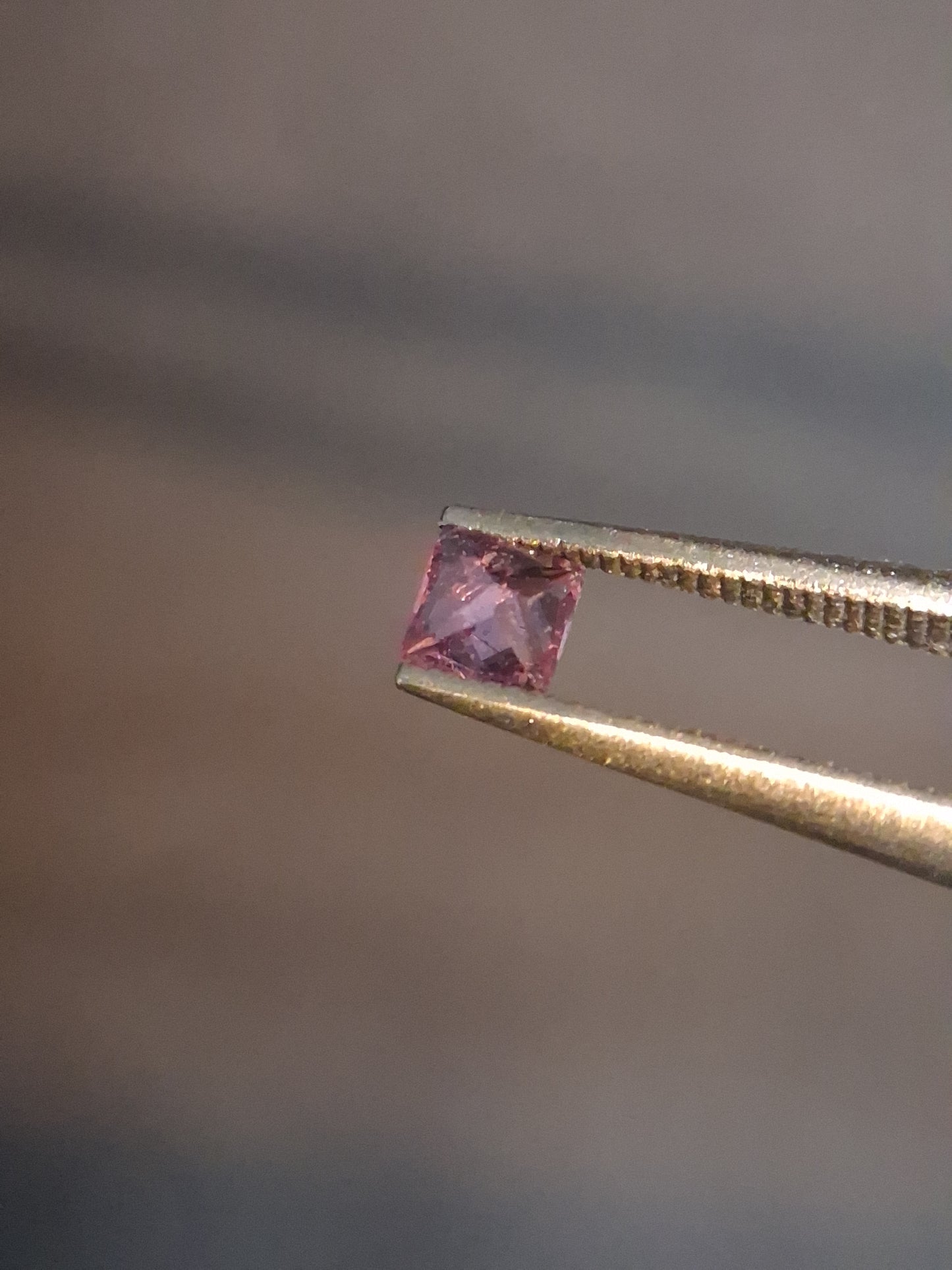 Natural Purple Sapphire - 0.185 ct - Square cut - unheated - Africa - Medium Purple