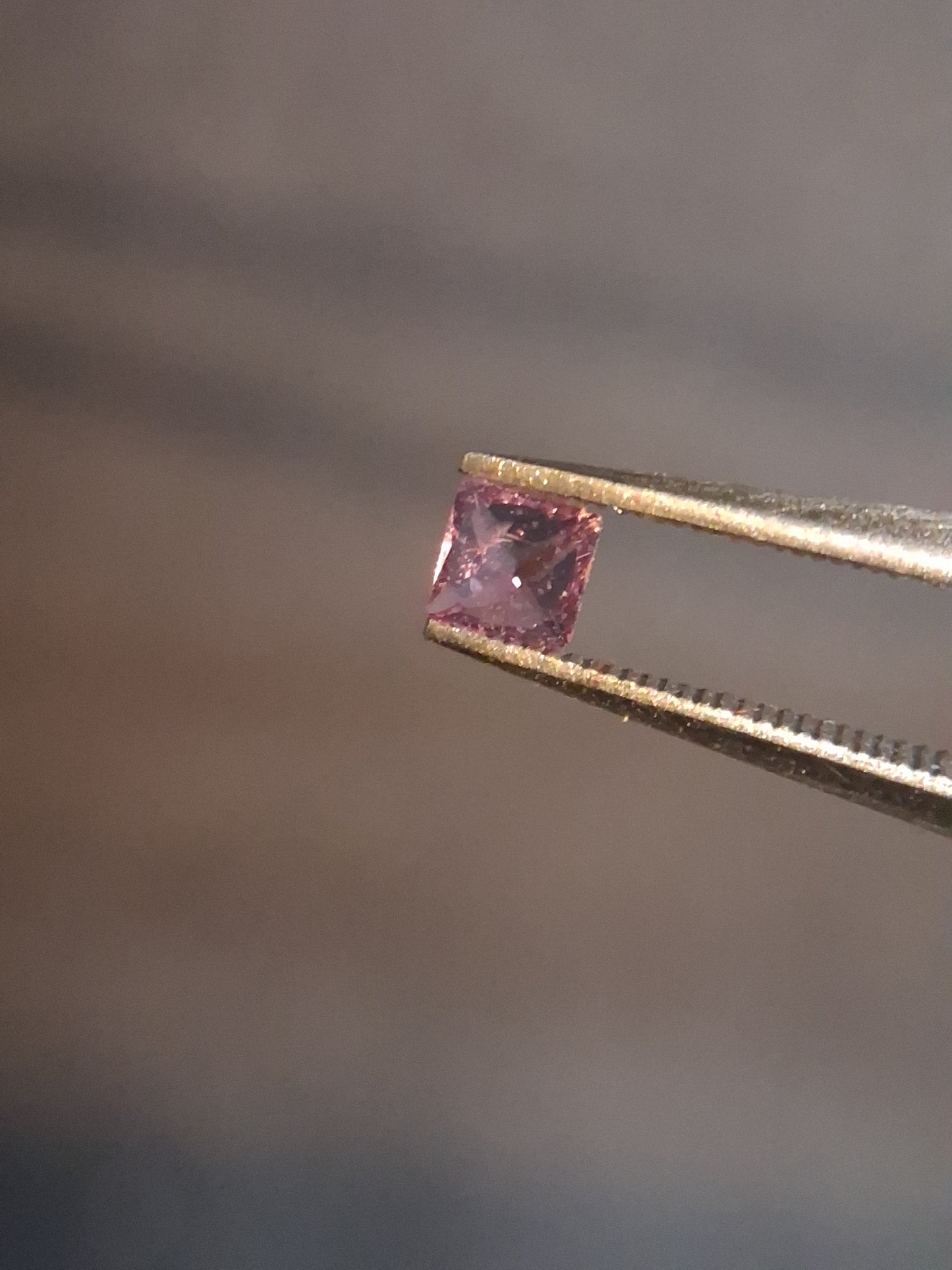 Natural Purple Sapphire - 0.185 ct - Square cut - unheated - Africa - Medium Purple