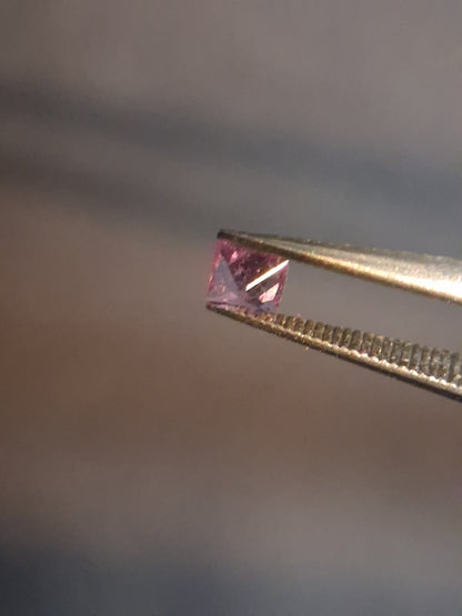Natural Purple Sapphire - 0.185 ct - Square cut - unheated - Africa - Medium Purple
