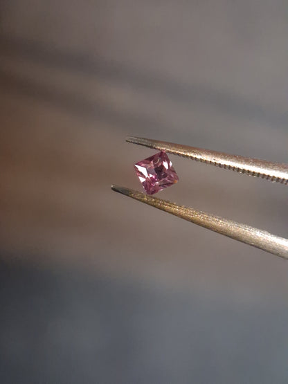 Natural Purple Sapphire - 0.189 ct - Square cut - unheated - Africa - Medium Purple
