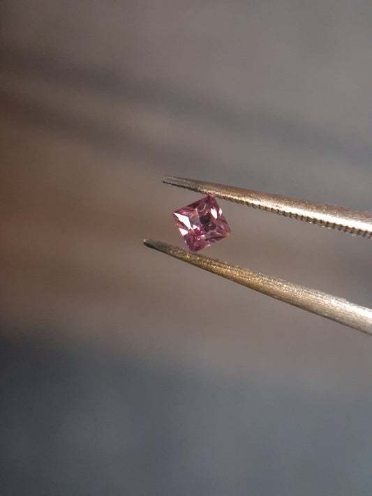 Natural Purple Sapphire - 0.189 ct - Square cut - unheated - Africa - Medium Purple