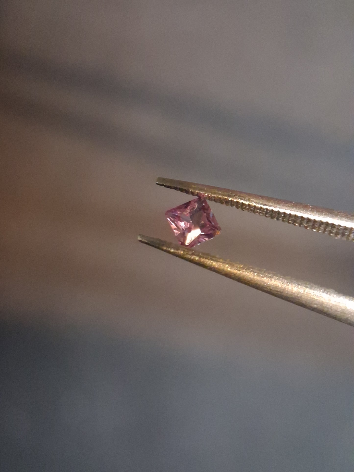 Natural Purple Sapphire - 0.189 ct - Square cut - unheated - Africa - Medium Purple