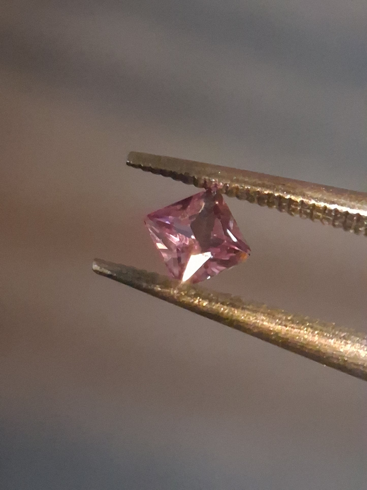 Natural Purple Sapphire - 0.189 ct - Square cut - unheated - Africa - Medium Purple