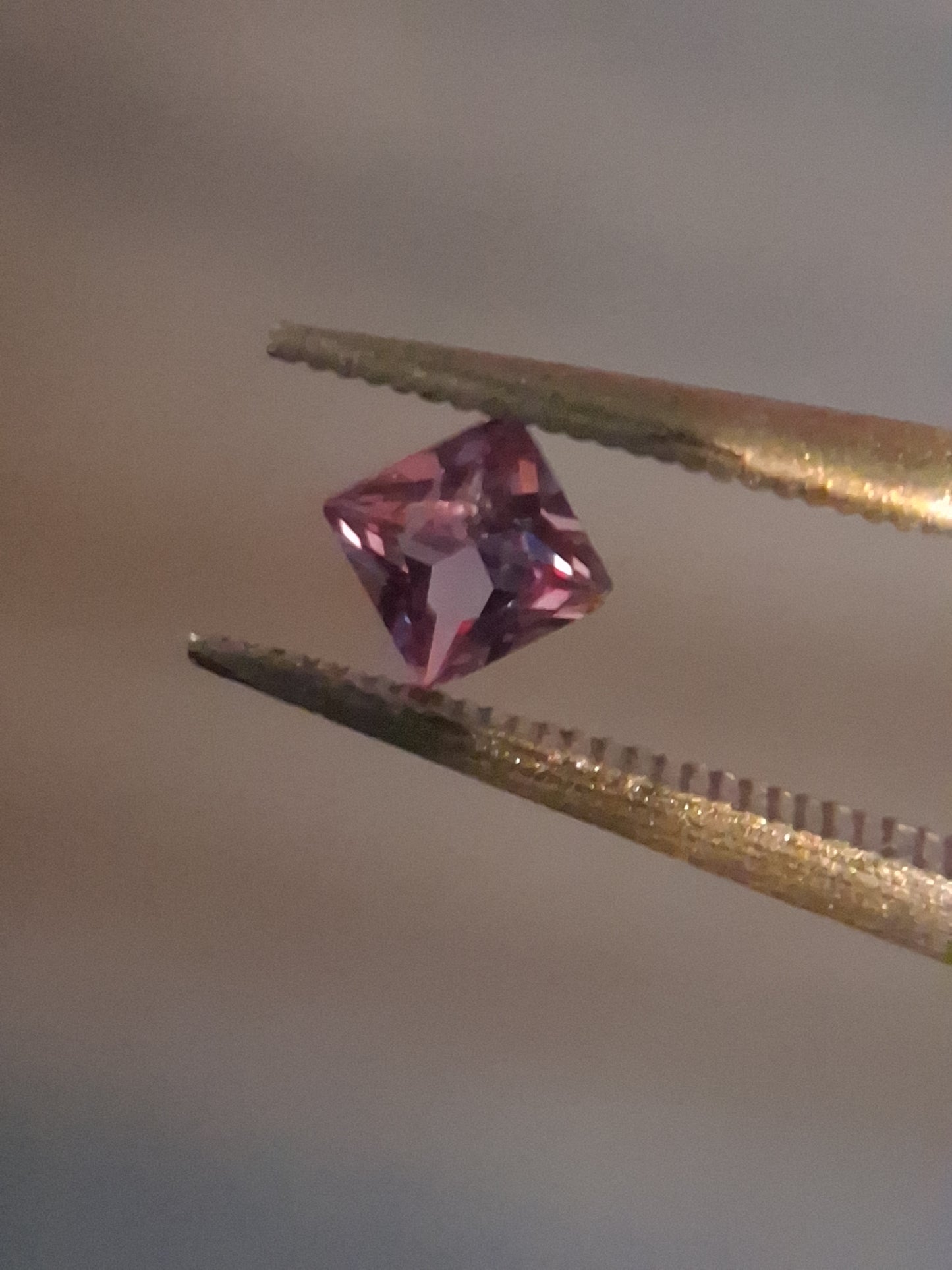 Natural Purple Sapphire - 0.189 ct - Square cut - unheated - Africa - Medium Purple