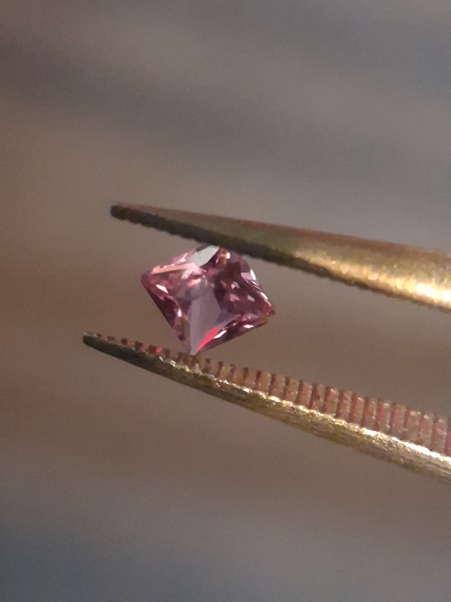 Natural Purple Sapphire - 0.189 ct - Square cut - unheated - Africa - Medium Purple