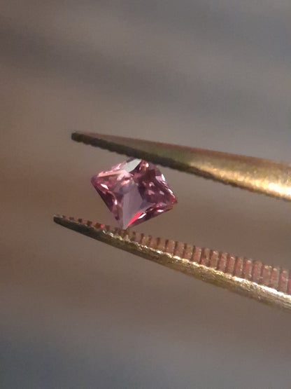 Natural Purple Sapphire - 0.189 ct - Square cut - unheated - Africa - Medium Purple