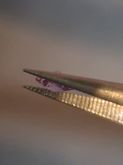 Natural Purple Sapphire - 0.189 ct - Square cut - unheated - Africa - Medium Purple