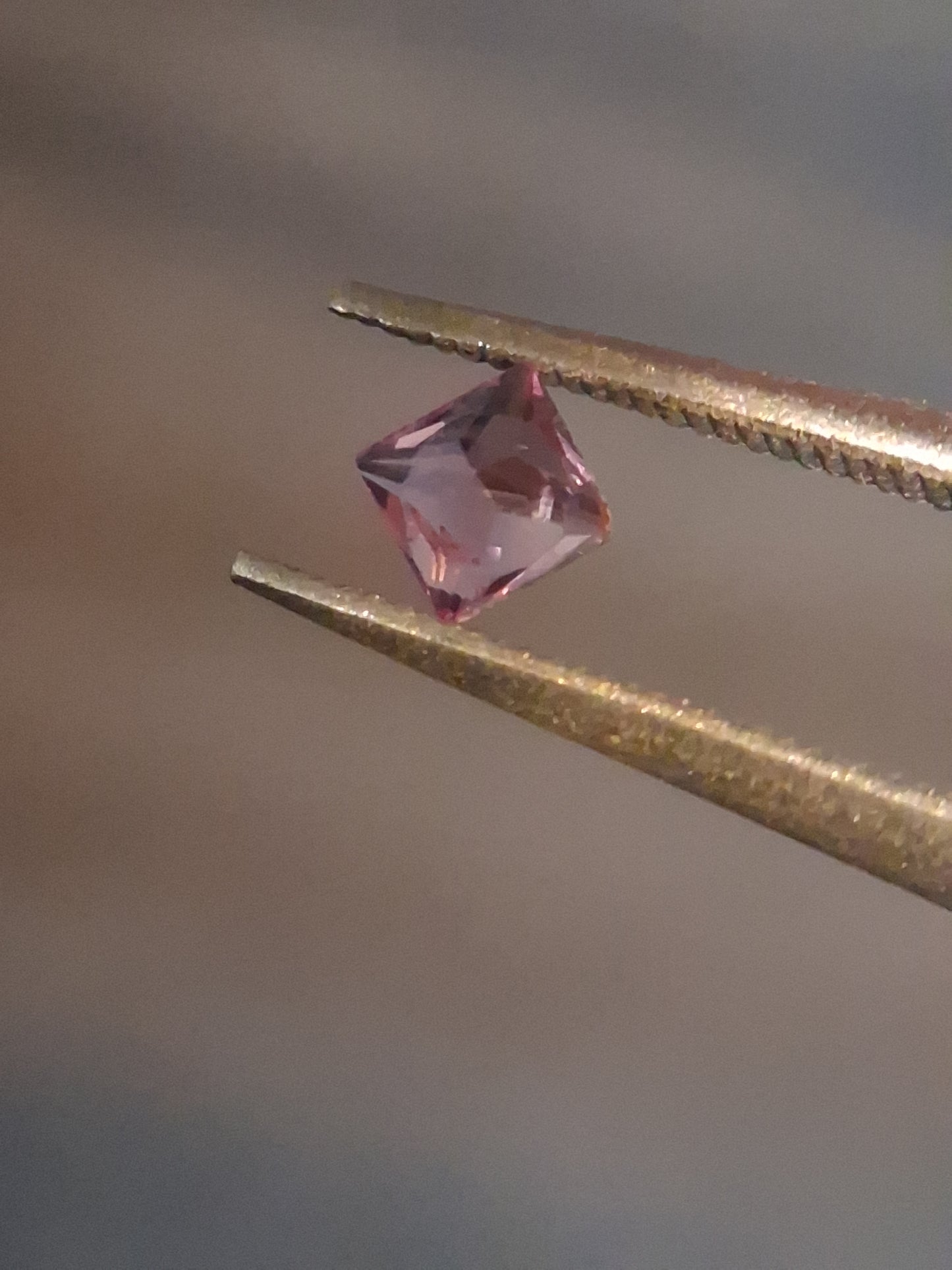 Natural Purple Sapphire - 0.189 ct - Square cut - unheated - Africa - Medium Purple