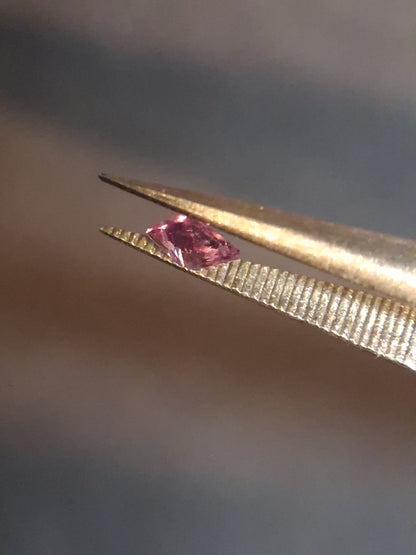 Natural Purple Sapphire - 0.182 ct - Square cut - unheated - Africa - pinkish Purple