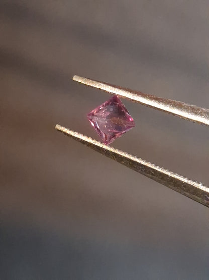 Natural Purple Sapphire - 0.182 ct - Square cut - unheated - Africa - pinkish Purple