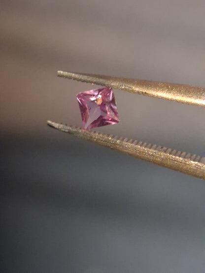 Natural Purple Sapphire - 0.173 ct - Square cut - unheated - Africa - Purple