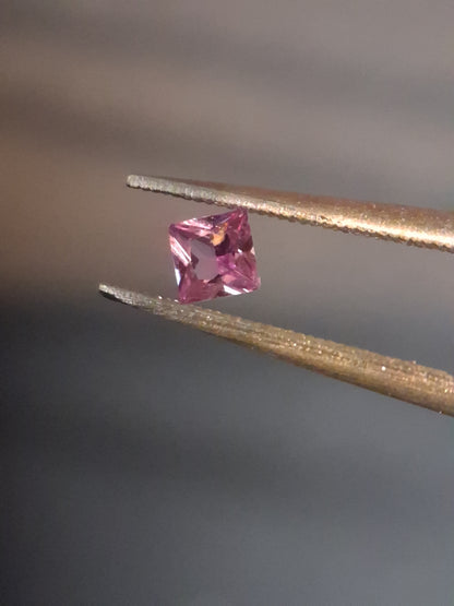 Natural Purple Sapphire - 0.173 ct - Square cut - unheated - Africa - Purple